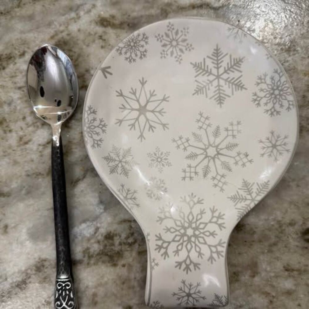 Home Expressions Stoneware White Winter Snowflakes Spoon Rest - Picture 3 of 3